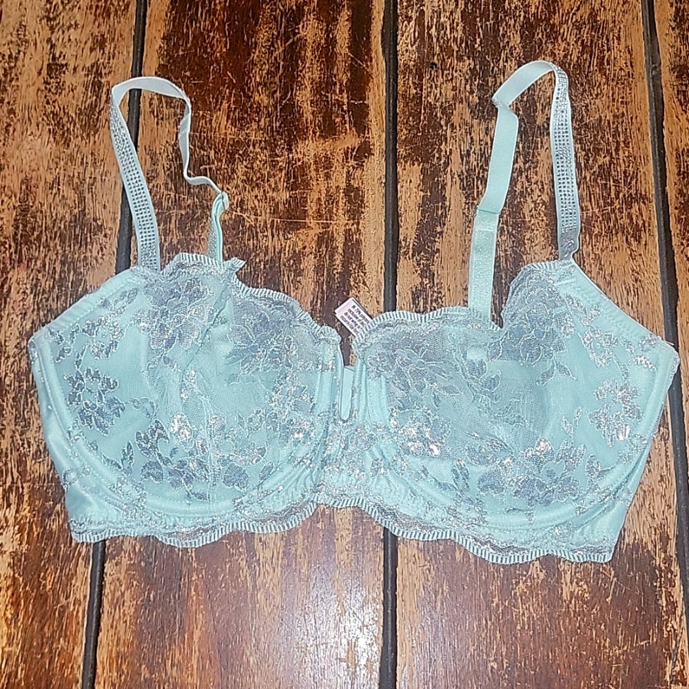 Victoria Secret 34DD Bra